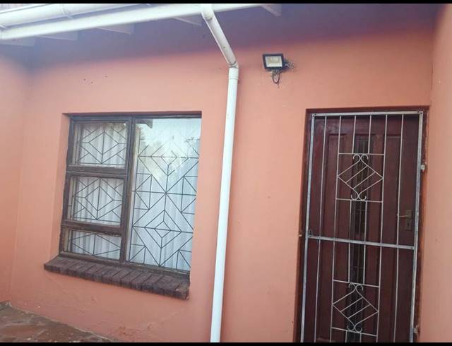 3 BEDROOM HOUSE FOR SALE IN MOTHERWELL